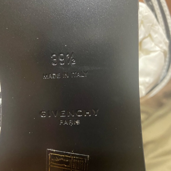 ❤️ Authentic Givenchy Sandals - Picture 9 of 9